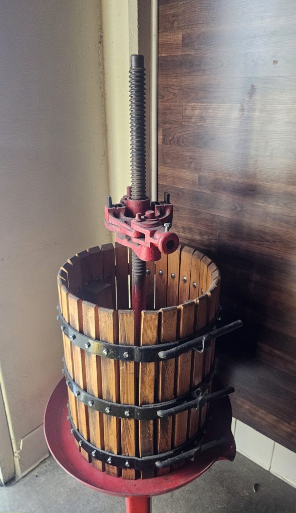 wine press, hesgonegrapes, wine travel, vinotourism