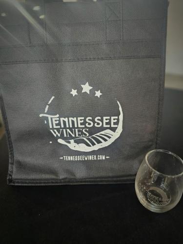 Sip TN, Tennessee Wines, tote bag, sampling wine glass, hesgonegrapes.com