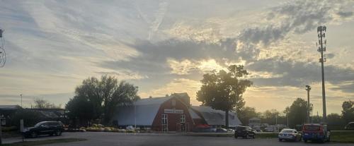 Farmer's Market, Memphis TN, sunset, hesgonegrapes